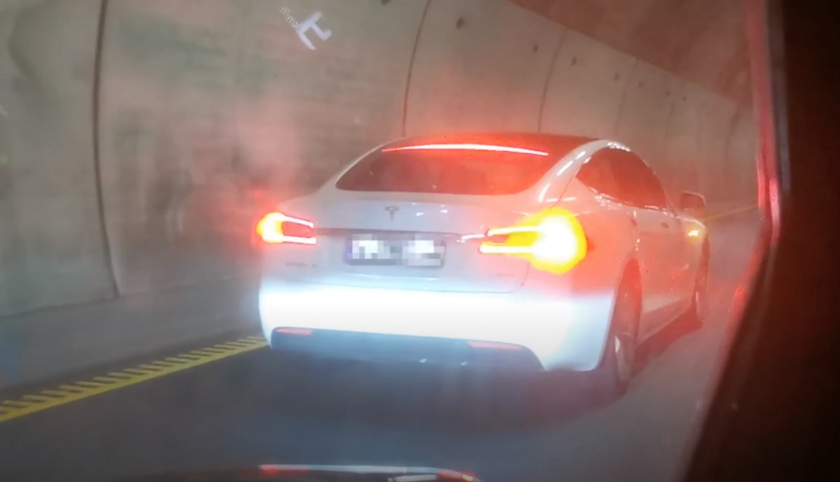 tesla model-s norwegen tunnel autopilot