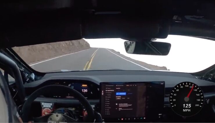 Video: Tesla Model S Plaid mit 220 km/h auf Bergstraße >