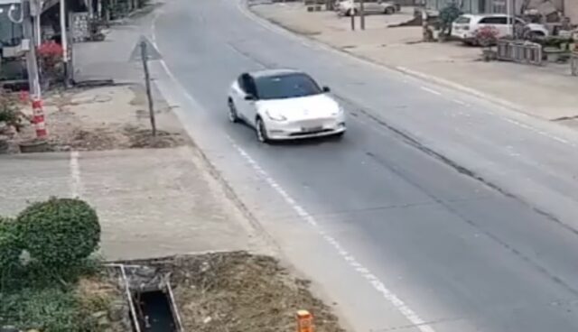 tesla model-y china rasen unfall