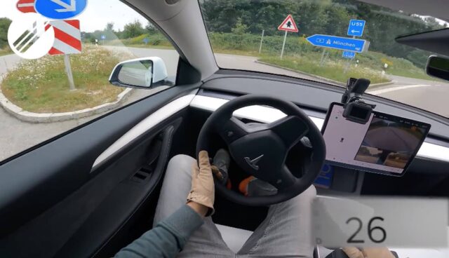 tesla model-y innen autobahn vollstrom