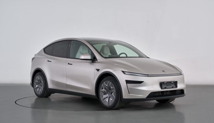 tesla model-y-l china anmeldung schraeg