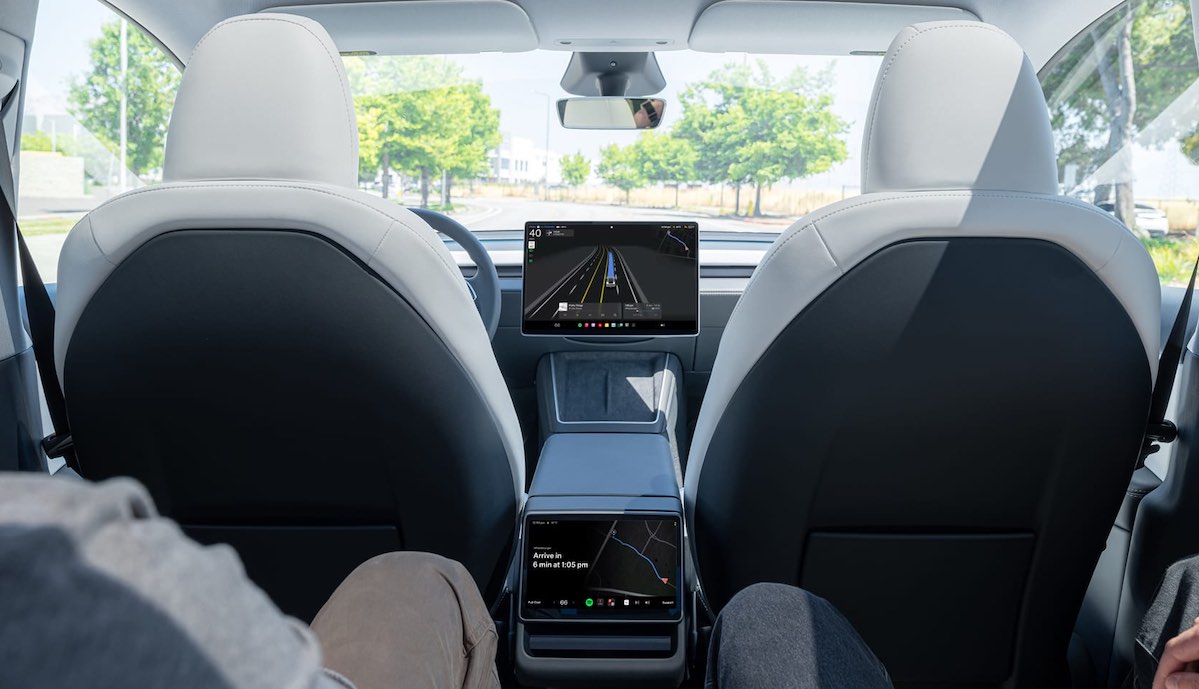 tesla robotaxi innen hinten