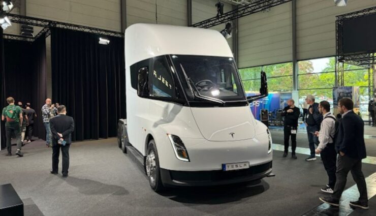 tesla semi iaa transport 2024 vorn