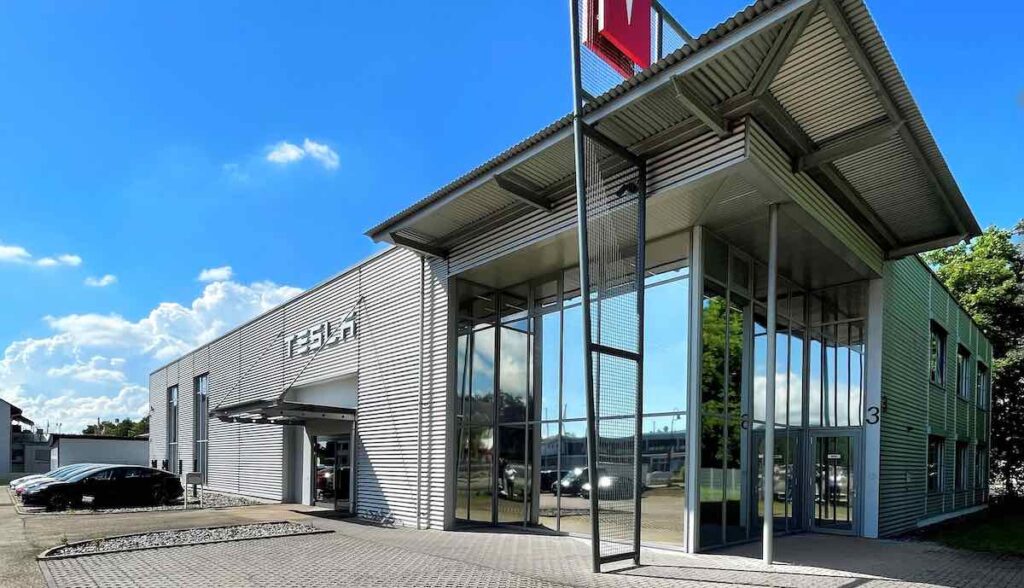 tesla service freiburg gundelfingen aussen