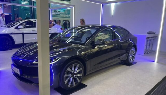 tesla stand iaa 2023 model-3