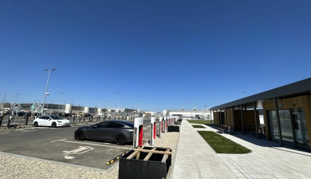 tesla supercharger gigafactory berlin lounge (c) @FredChristenhus