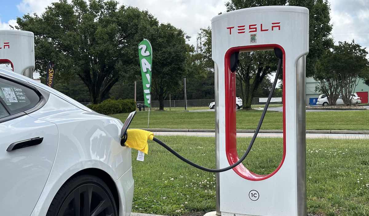 tesla supercharger handtuch trick