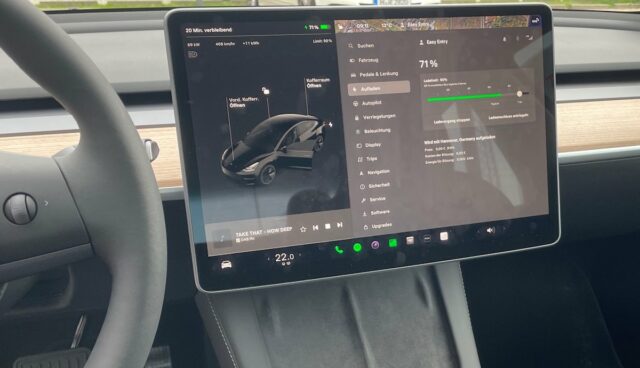 tesla supercharger kostenlos bildschirm model-3