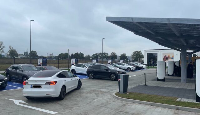 tesla supercharger peine seite