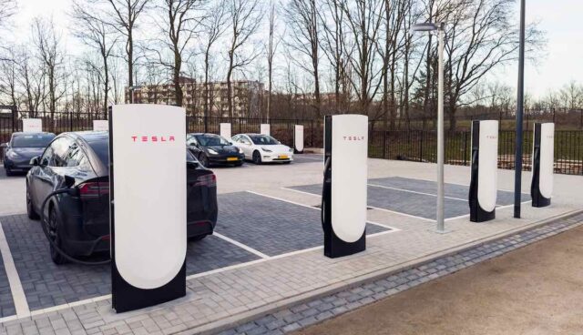 tesla supercharger v4 arderwijk