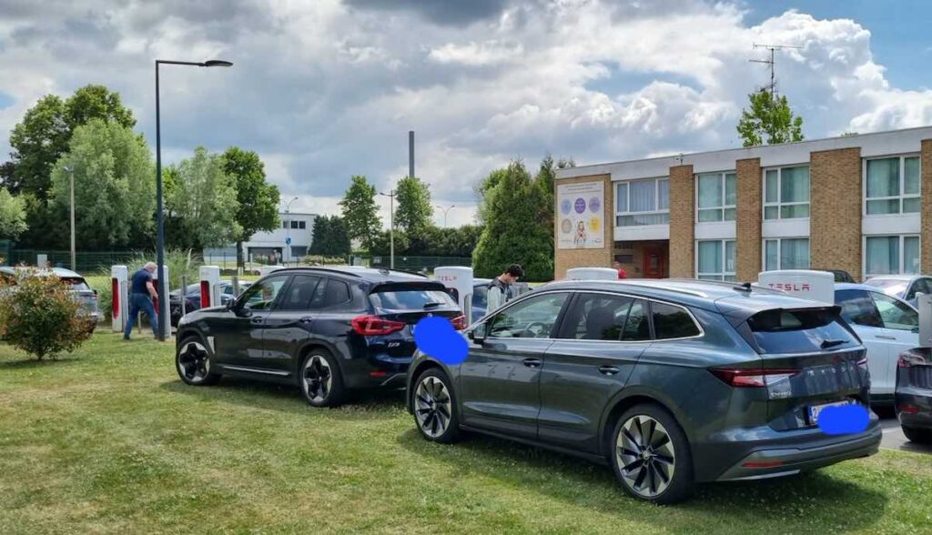 tesla supercharger valenciennes skoda enyaq bmw ix3