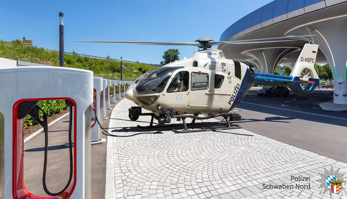 Helikopter ke Tesla Supercharger > teslamag.de