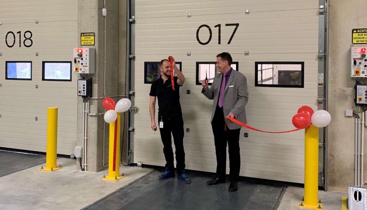 tesla teile zentrum giengen eroeffnung