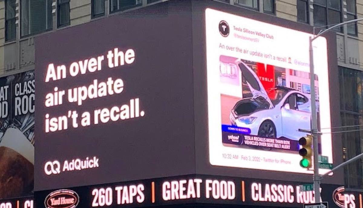 tesla tweet update rueckruf times square