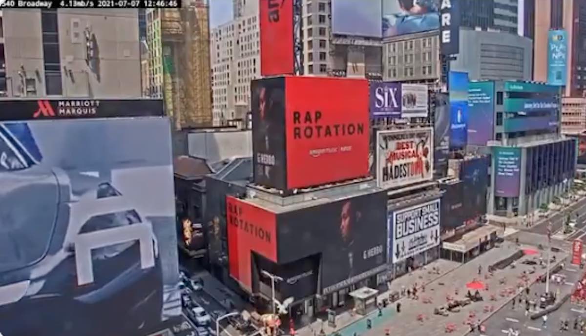 tesla werbung times square