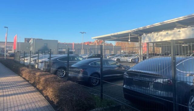 tesla zentrum hannover 020223 parkplatz